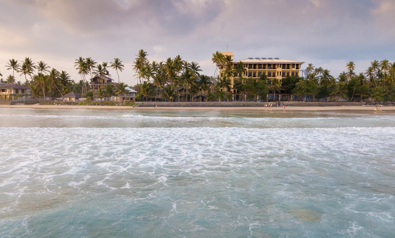 Beach Front Hotel Ahangama Buitenkant foto