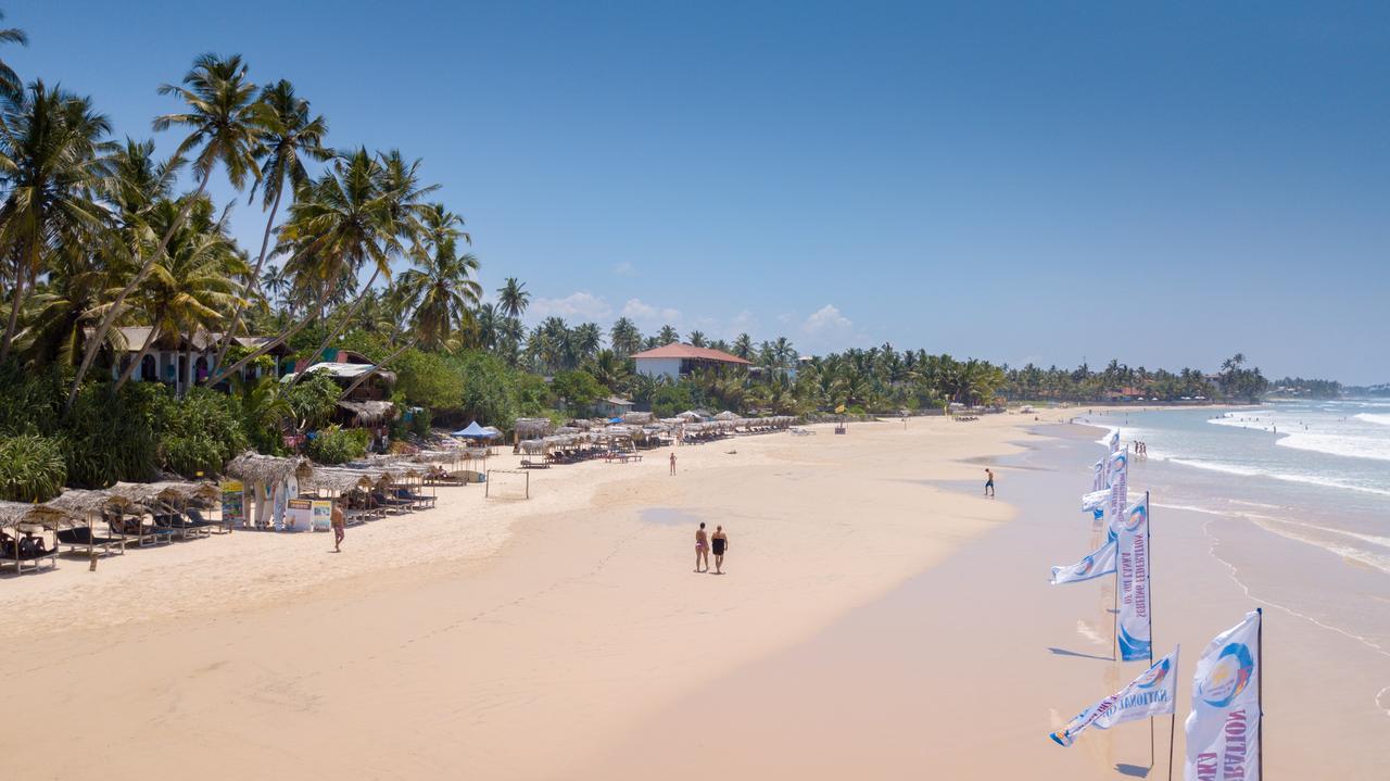 Beach Front Hotel Ahangama Buitenkant foto